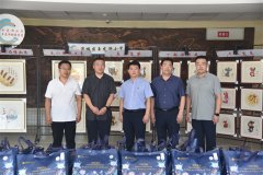 公司到玉龍湖小學(xué)開(kāi)展教師節(jié)走訪(fǎng)慰問(wèn)活動(dòng)