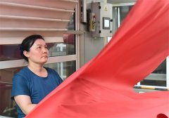 面料車間劉麗麗：練就火眼金睛，成就質(zhì)量堅盾